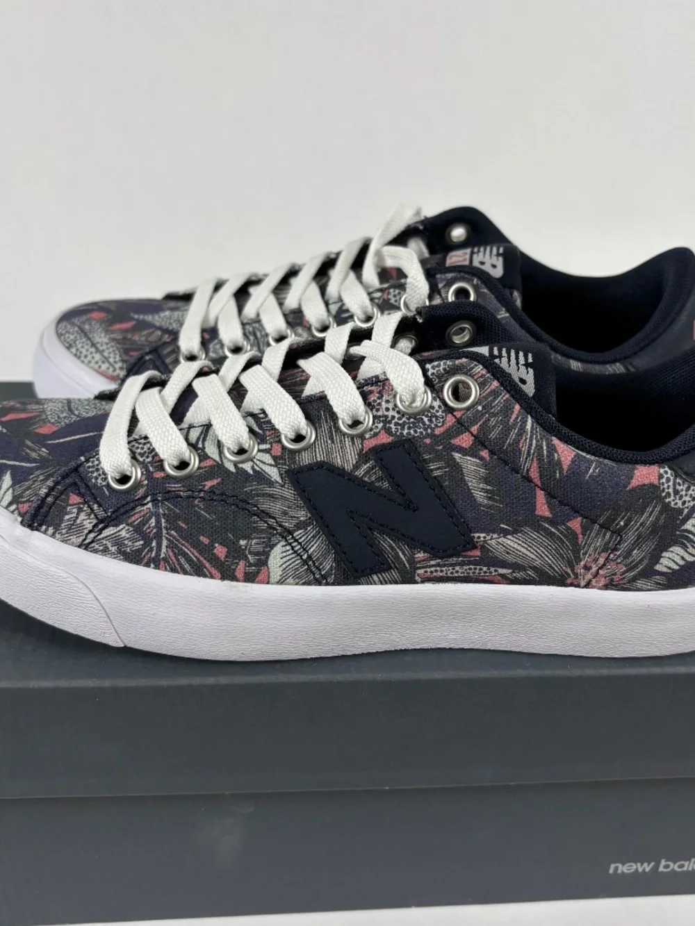 New Balance AM210FBL Floral Print Skate/Court Shoes, Blue/ White, Men’s Size 4.5